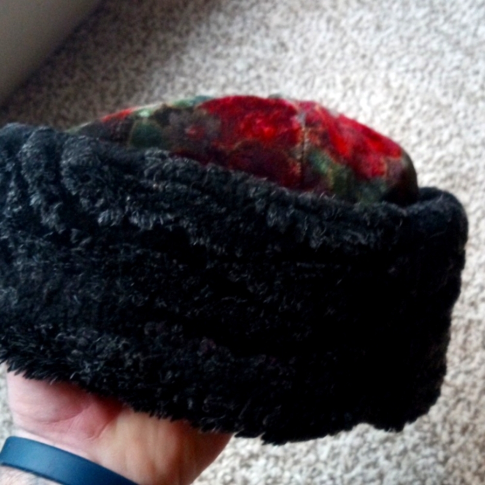 Cozy vintage 1960s travelers multi color faux fur floral hat